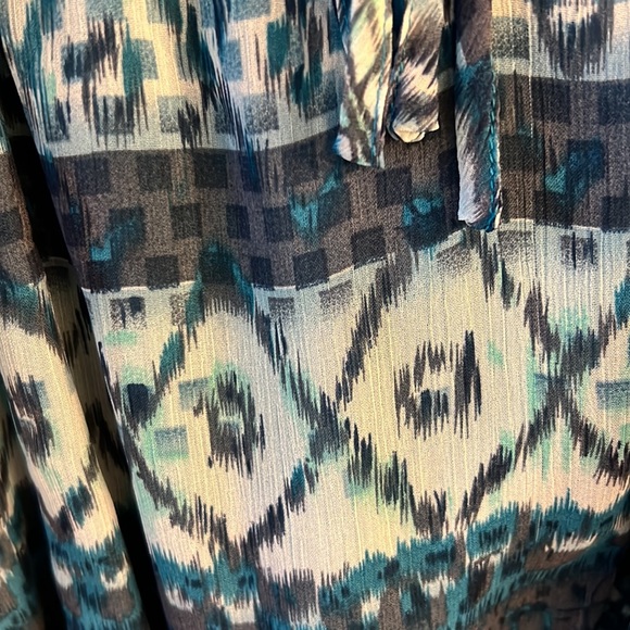 Ricki’s Revolution EUC, worn only a few times, flutter sleeve blouse - Picture 2 of 5